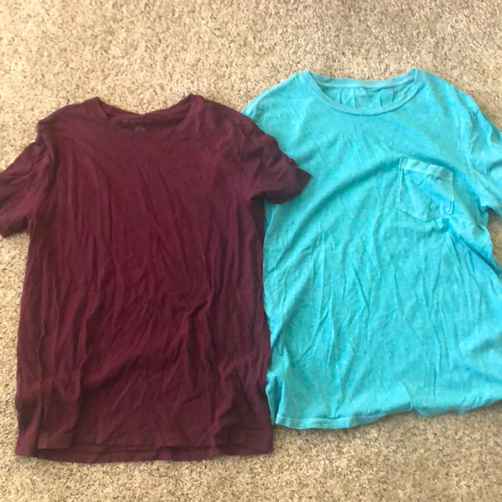American Eagle maroon and teal Men’s T-shirts